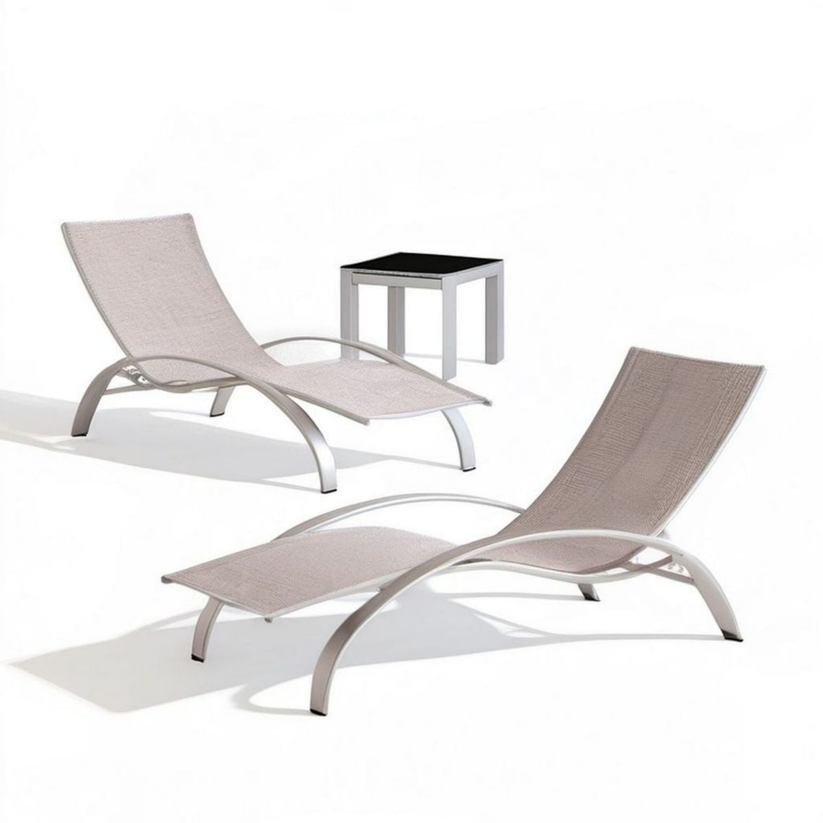 Zestaw 2 falistych leżaków aluminiowych 170 x 65 x 88 cm ze stolikiem 40 x 40 x 40 cm Beżowy/Srebrny/Czarny